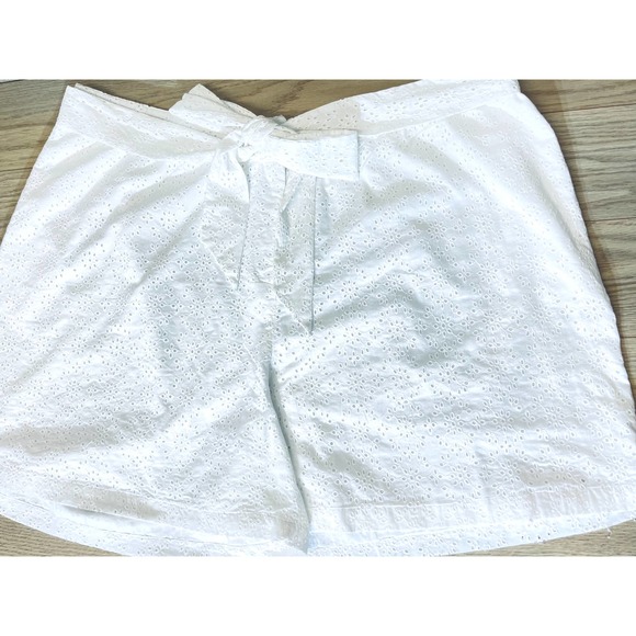 NWOT Lane Bryant SZ: 26 White Eyelet Shorts - Picture 2 of 11
